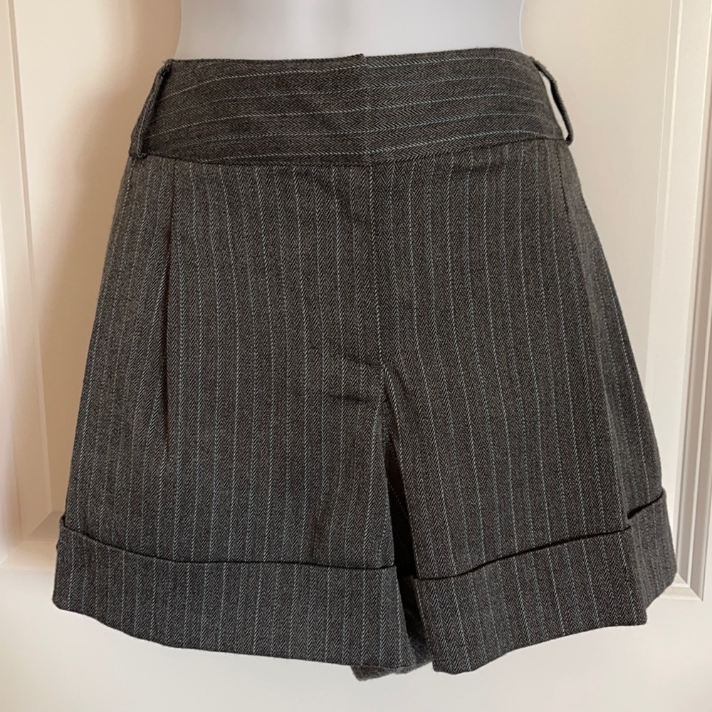 NWOT MIXIT Shorts Grey Sz 11 Pleated pockets buckl
